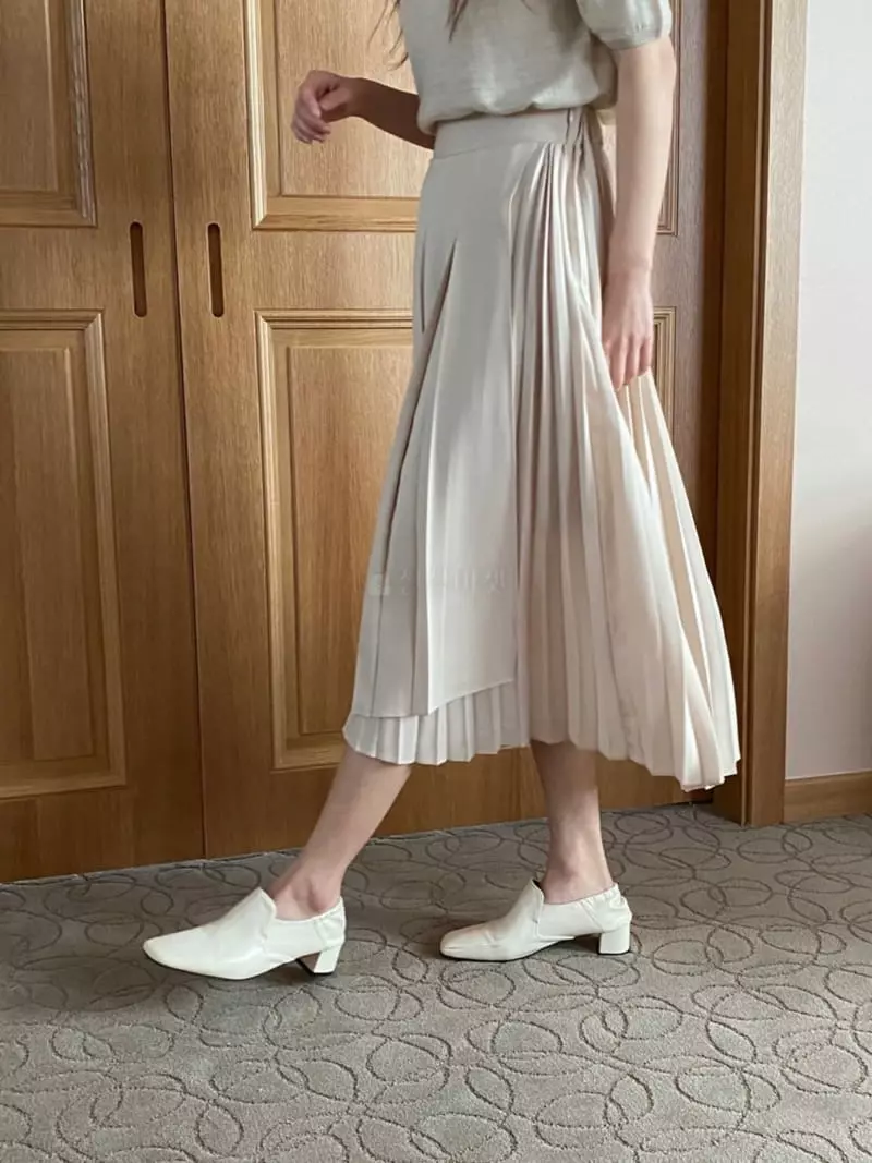Moi - Korean Women Fashion - #momslook - Unbalanced Wrinkles Skirt