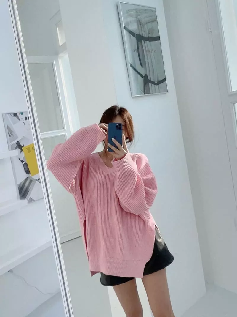 Monroe - Korean Women Fashion - #momslook - Hachi Box V-neck Knit