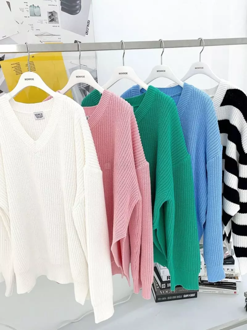 Monroe - Korean Women Fashion - #vintageinspired - Hachi Box V-neck Knit - 4