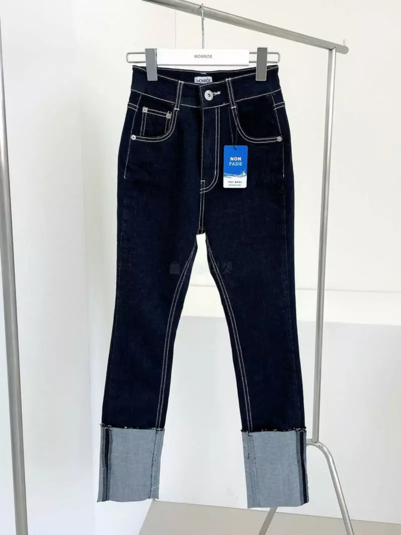Monroe - Korean Women Fashion - #momslook - Roll Up Jeans - 4