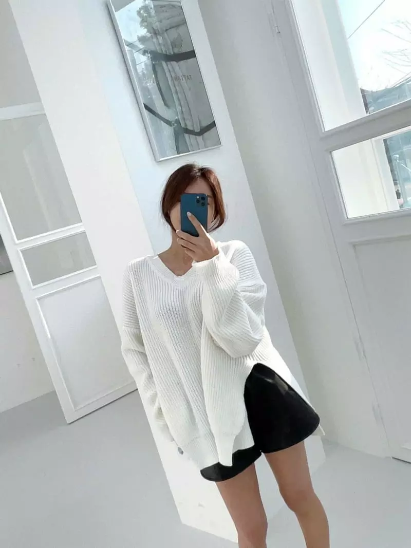 Monroe - Korean Women Fashion - #womensfashion - Hachi Box V-neck Knit - 2