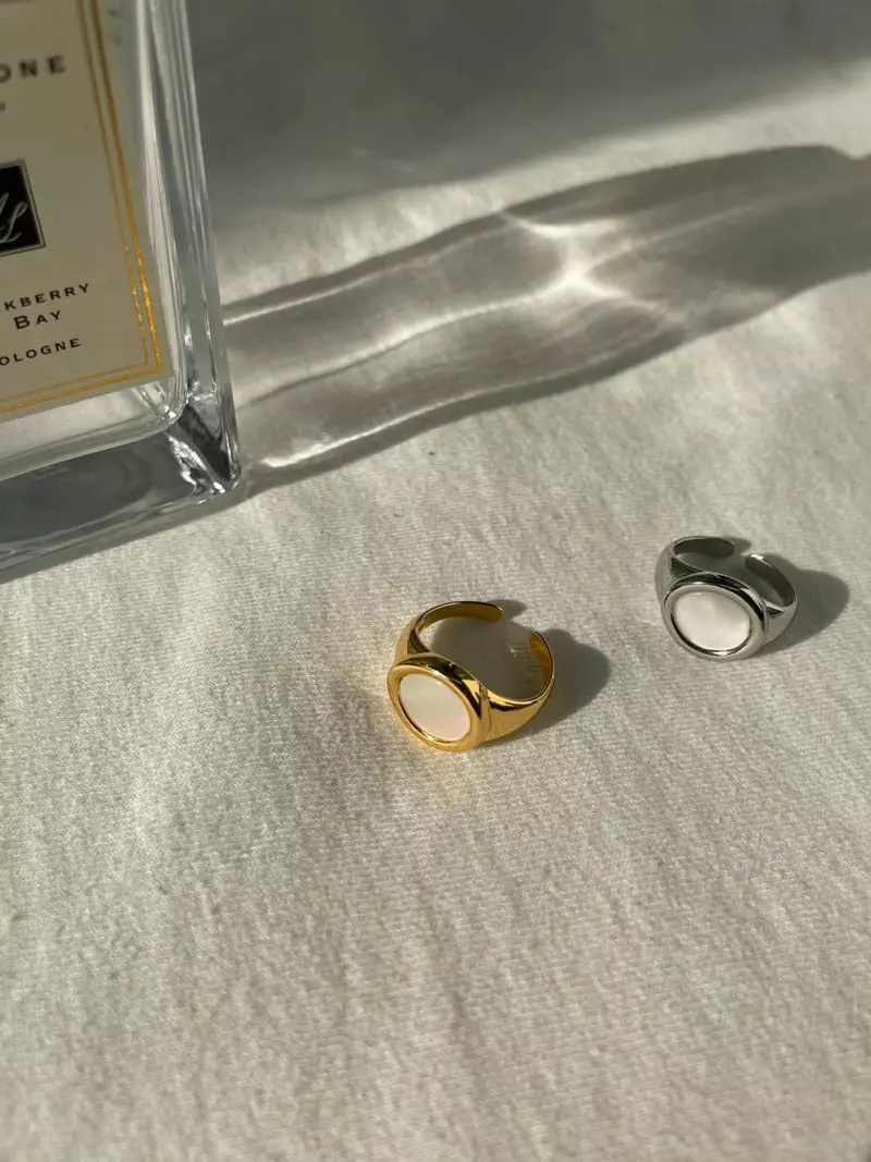 Mood - Korean Women Fashion - #thatsdarling - A3653 Circular Mother-of-Pearl Ring