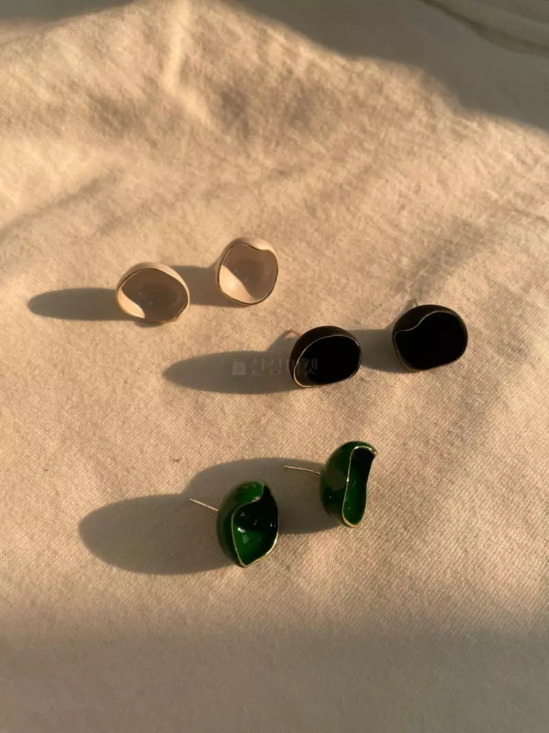 Mood - Korean Women Fashion - #thelittlethings - A3562 Enamel Bold Earrings - 3