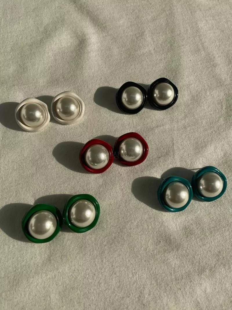 Mood - Korean Women Fashion - #vintageinspired - A3649 King Pearl Earrings