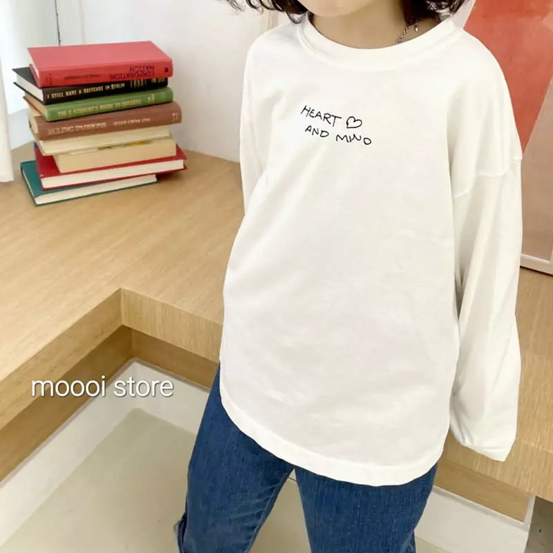 Mooi Store - Korean Children Fashion - #littlefashionista - Heart Embroidery Tee