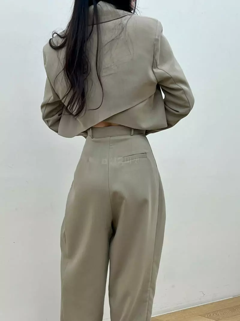 Newtro_Mood - Korean Women Fashion - #womensfashion - Leo Crop Jacket Bottom Set - 4