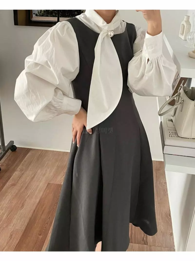 Newtro_Mood - Korean Women Fashion - #momslook - Leaf Blouse - 4