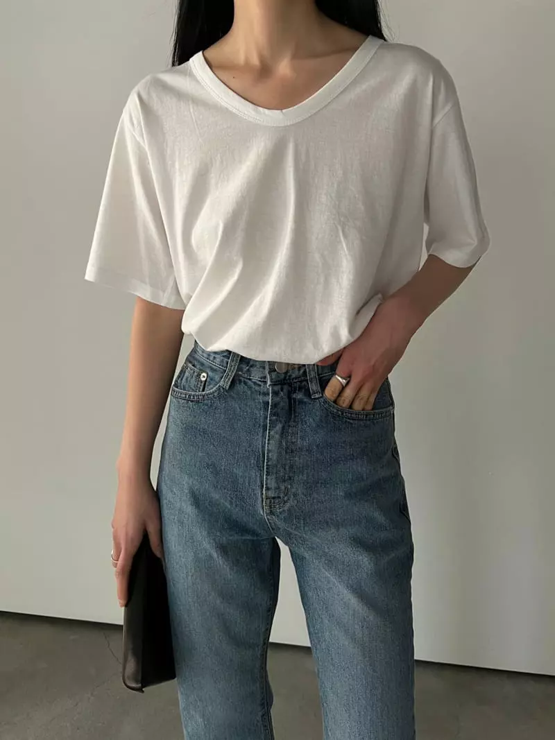 Normal - Korean Women Fashion - #restrostyle - Modern U-neck Tee - 4