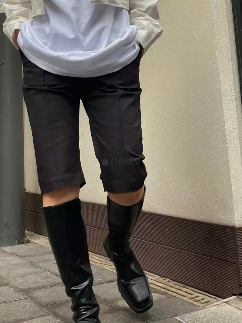 Nyunyu-Seoul - Korean Women Fashion - #momslook - Pintuck Half Pants - 2