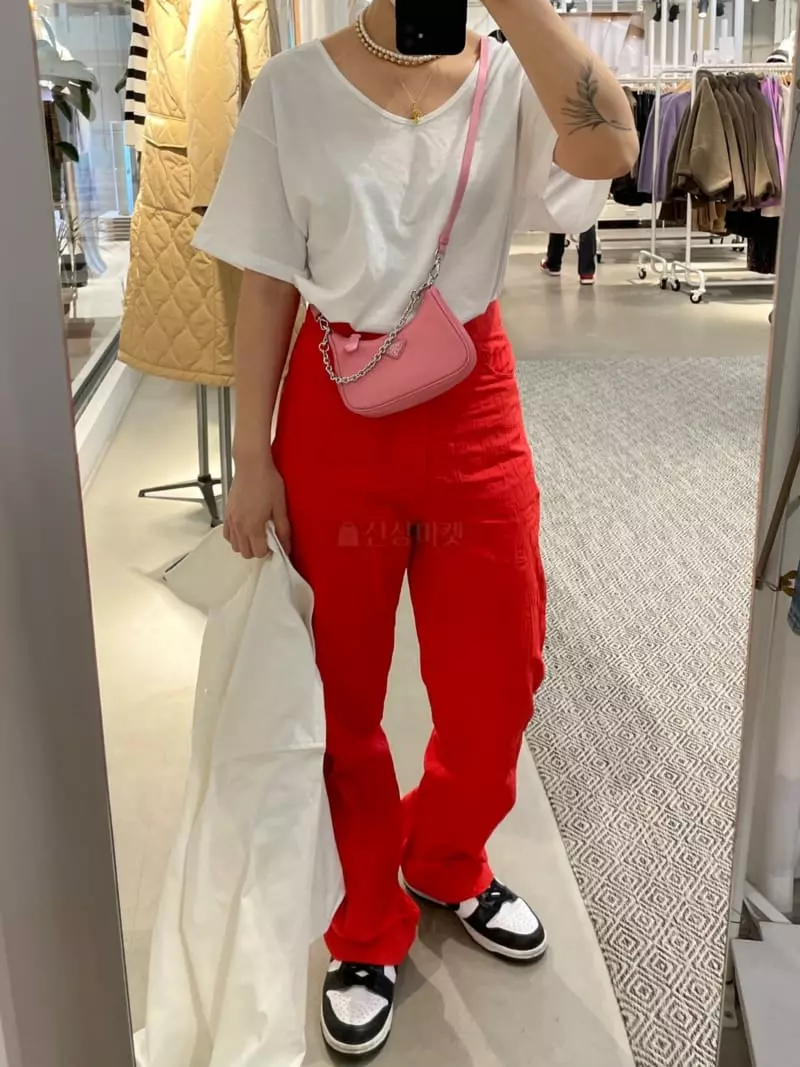 Nyunyu-Seoul - Korean Women Fashion - #thelittlethings - V-neck Tee - 4