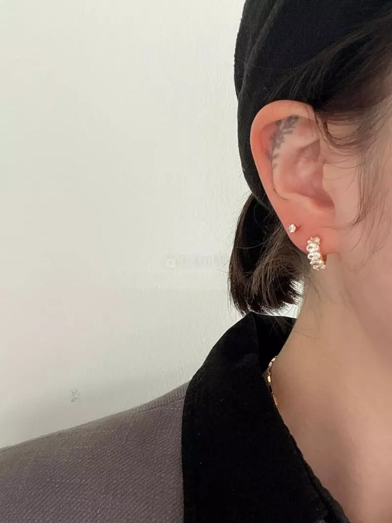 Nyunyu-Seoul - Korean Women Fashion - #pursuepretty - Qree Queen Earring - 3