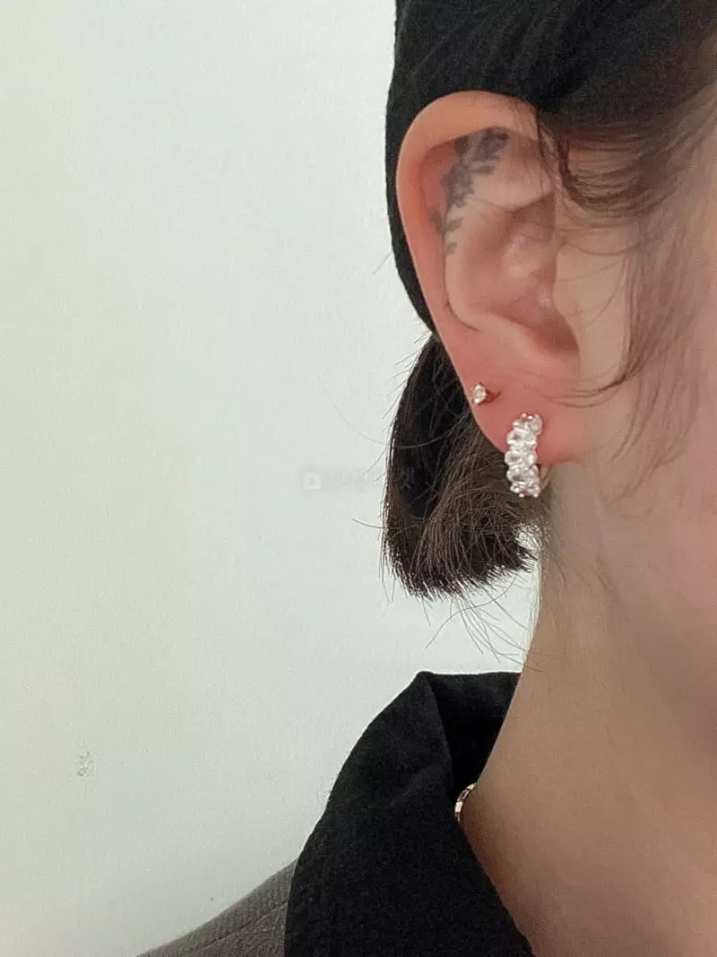 Nyunyu-Seoul - Korean Women Fashion - #pursuepretty - Qree Queen Earring - 4
