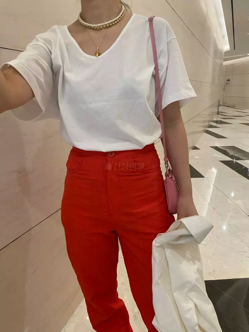 Nyunyu-Seoul - Korean Women Fashion - #thelittlethings - V-neck Tee - 3