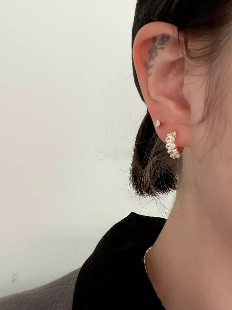 Nyunyu-Seoul - Korean Women Fashion - #vintagekidsstyle - Qree Queen Earring - 2