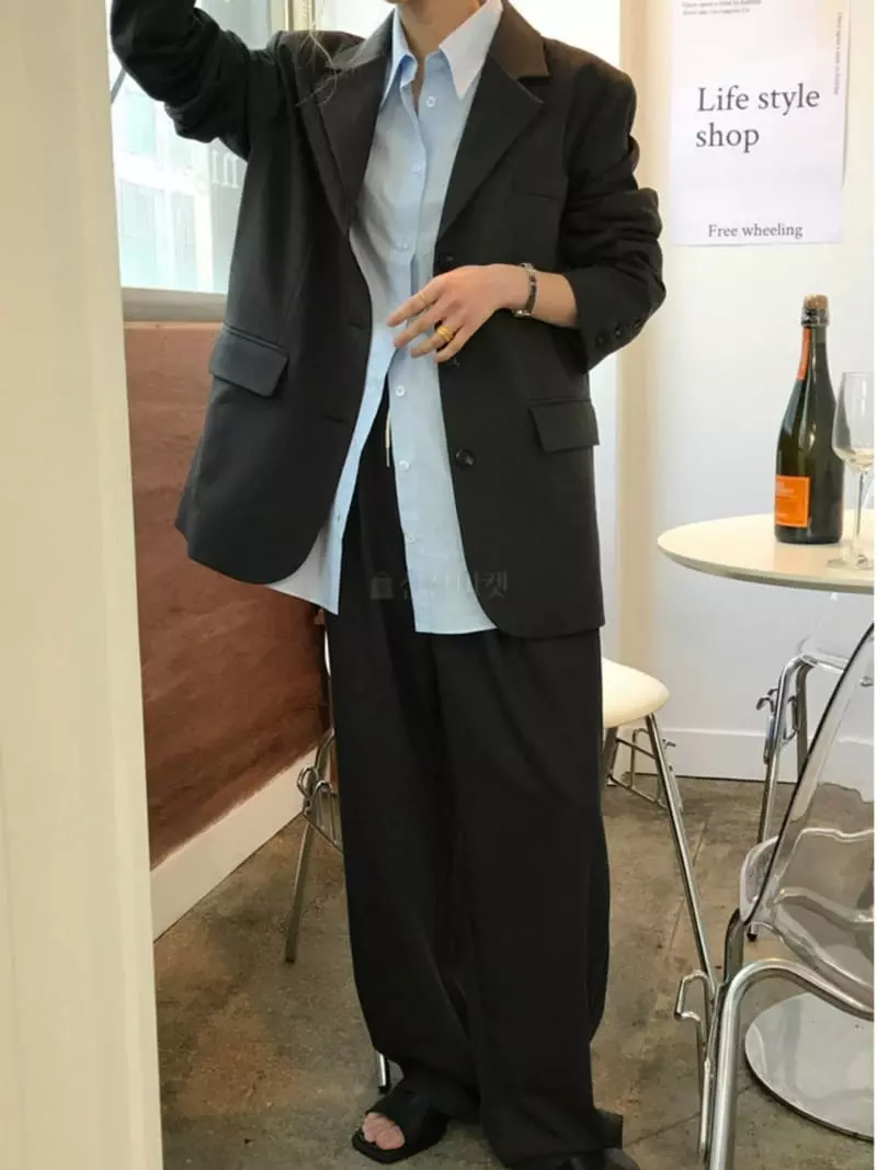 Ondo - Korean Women Fashion - #womensfashion - Three Button Low Jacket - 2
