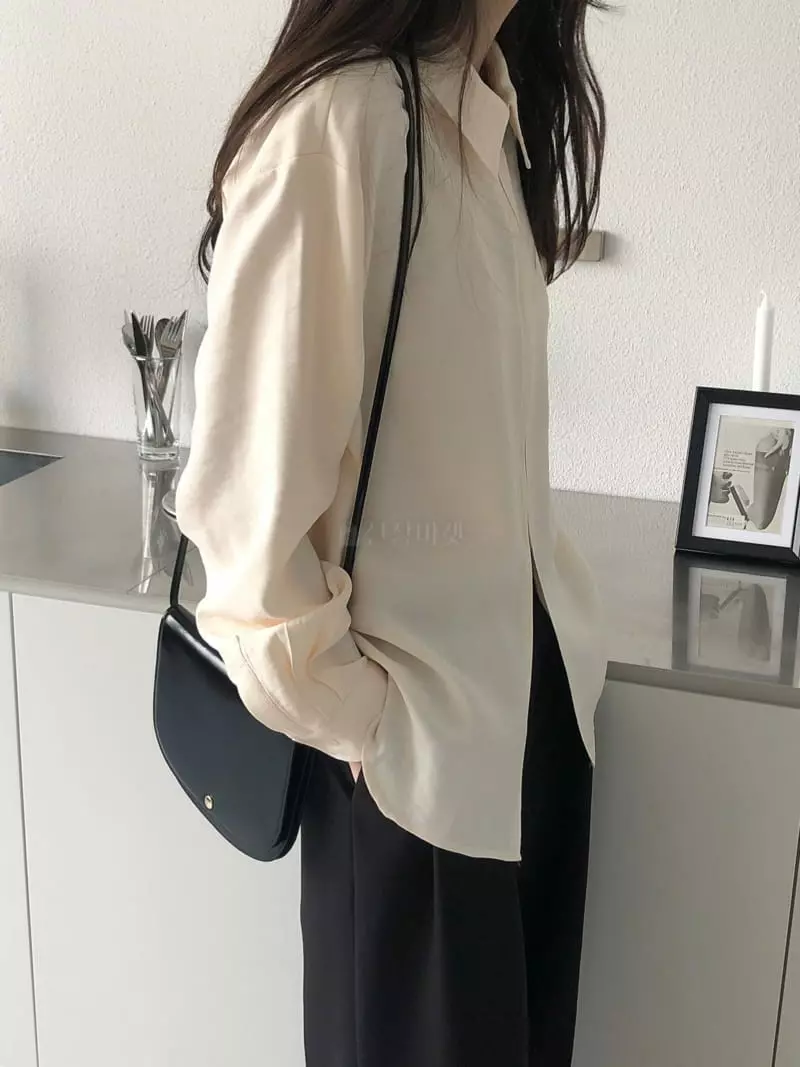 Overclassic - Korean Women Fashion - #momslook - Garb Zipper Blouse - 3