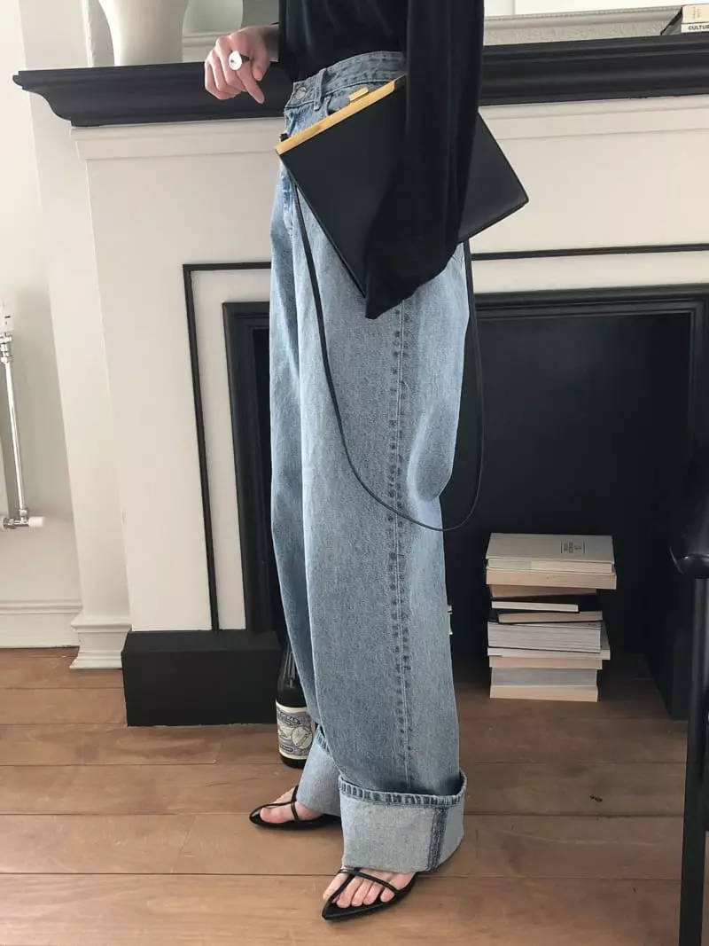 Overclassic - Korean Women Fashion - #momslook - Vintage Roll-up Jeans - 2