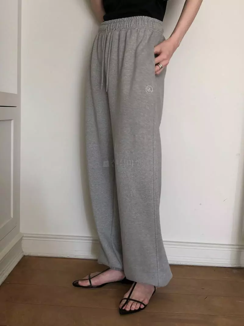 Overclassic - Korean Women Fashion - #momslook - Embroidery Wide Jogger Pants - 2