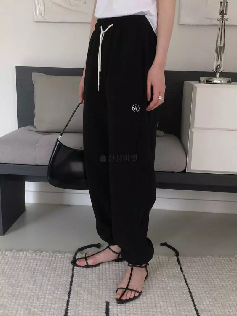 Overclassic - Korean Women Fashion - #romanticstyle - Maren Heavy Jogger Pants - 2