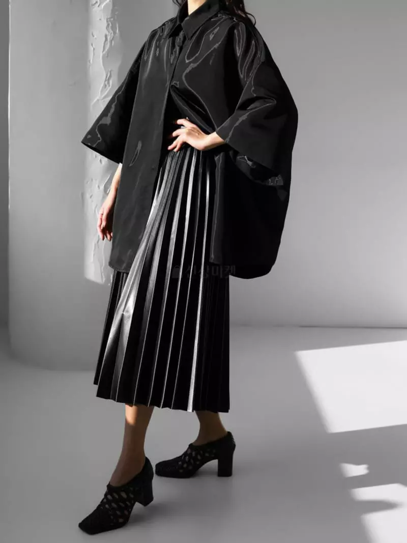 Paper Moon - Korean Women Fashion - #momslook - Leather Pleate Flare Skirt - 2