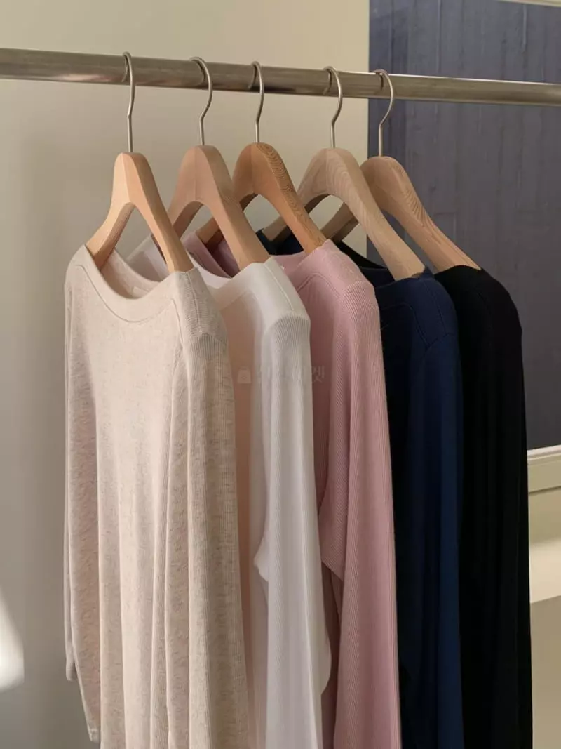 Plat - Korean Women Fashion - #momslook - Rip Lip Tee - 4