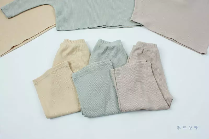 Pourenfant - Korean Children Fashion - #kidsshorts - Waffle Lilly Coy Top Bottom Set - 5