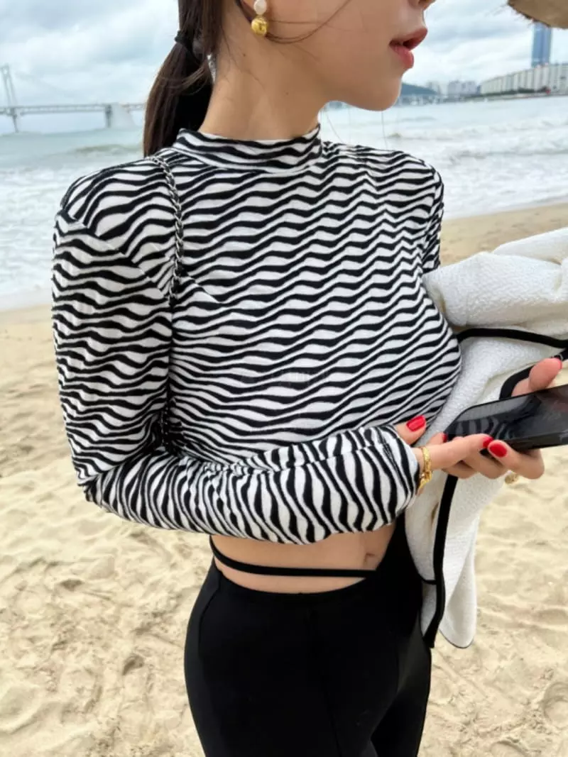 Remood - Korean Women Fashion - #momslook - Wave Open Crop Tee - 2
