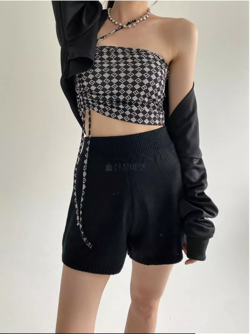 Remood - Korean Women Fashion - #womensfashion - Square Halter Sleeveless Crop Tee - 2