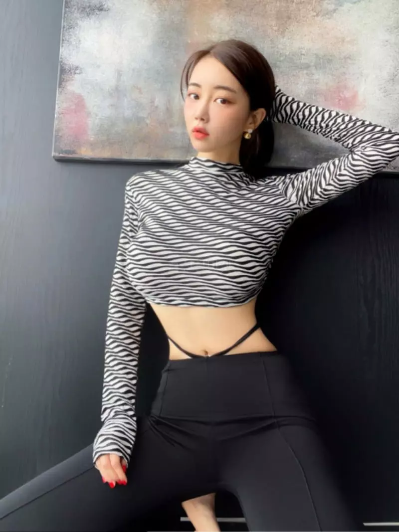 Remood - Korean Women Fashion - #womensfashion - Wave Open Crop Tee