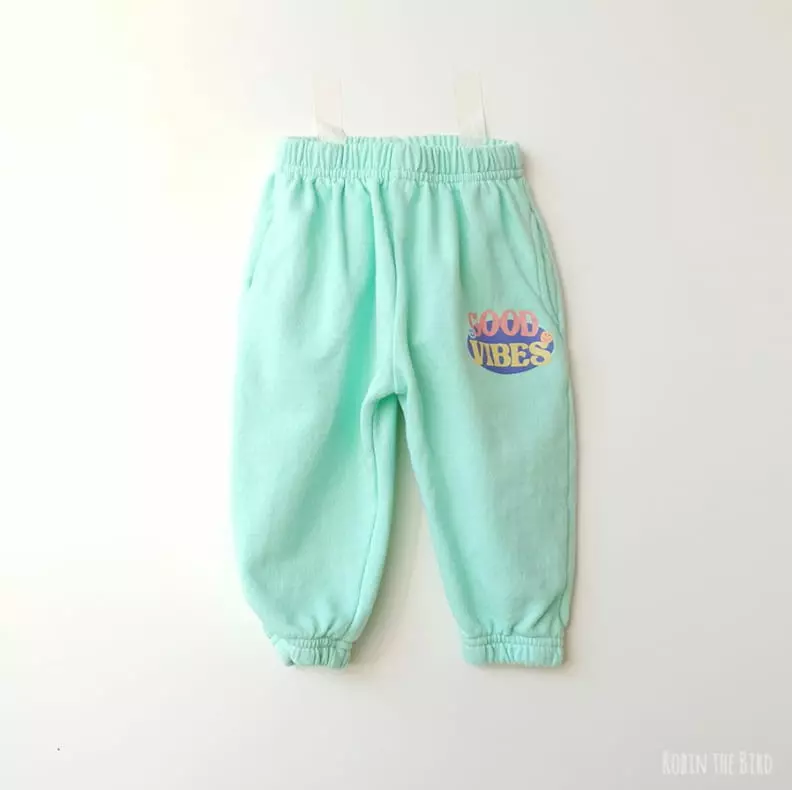 Saerobin - Korean Children Fashion - #todddlerfashion - Smile Lettering Jogger Pants - 2