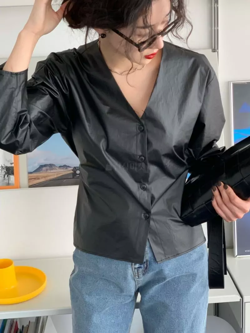Sold Out - Korean Women Fashion - #romanticstyle - Heart Blouse - 2