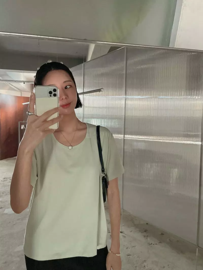 Sono De Seoul - Korean Women Fashion - #restrostyle - Basic U-neck Silket Tee - 4