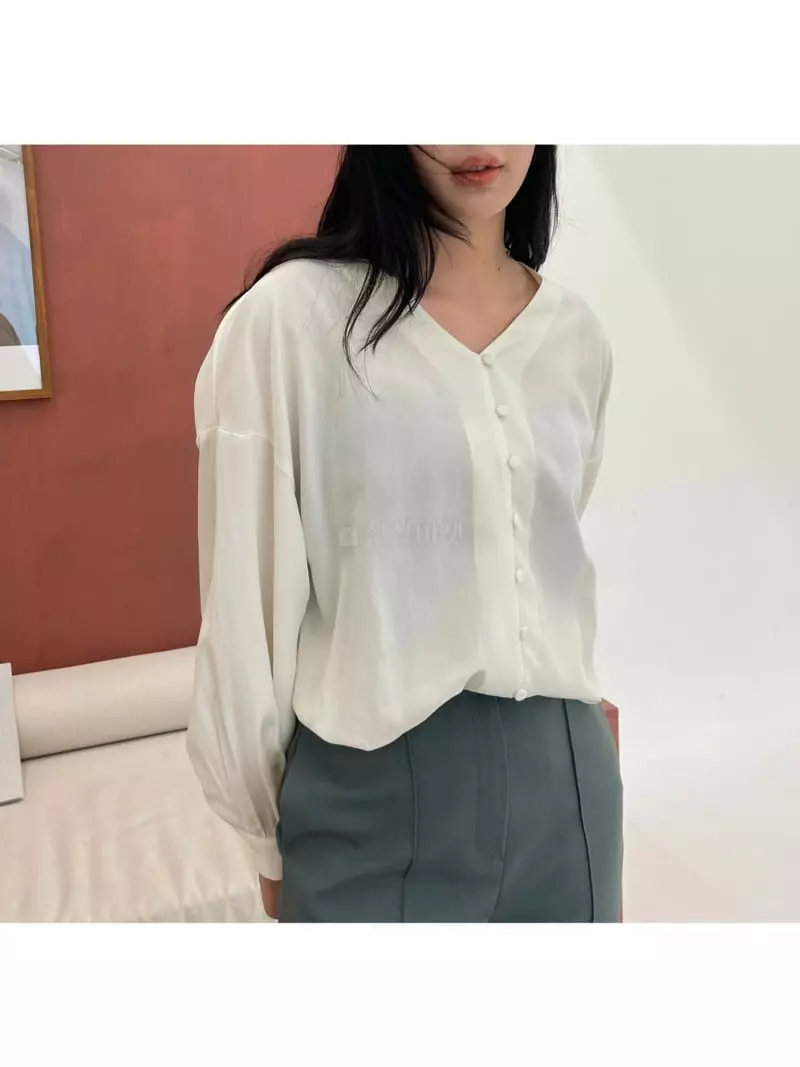 Waterbar - Korean Women Fashion - #vintagekidsstyle - Rosy V-Neck Blouse - 4