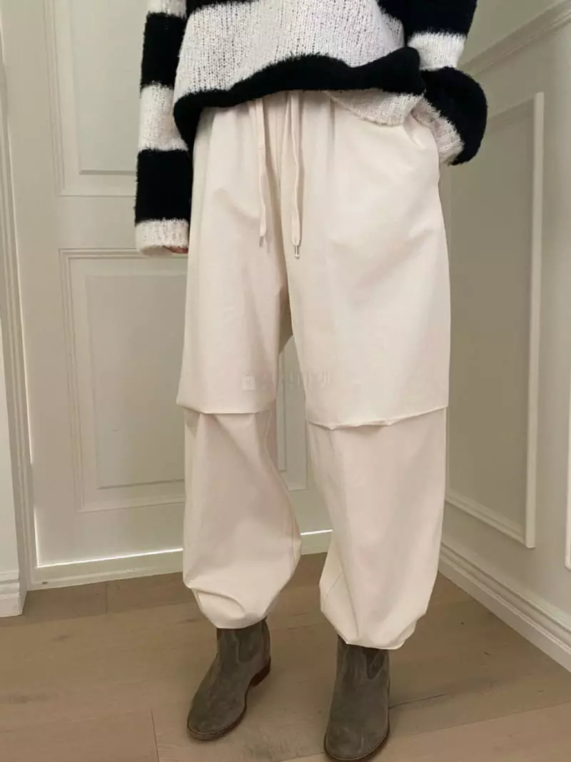 We Are - Korean Women Fashion - #momslook - Crown Pants - 2
