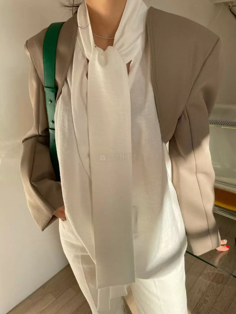 We Are - Korean Women Fashion - #restrostyle - Hepburn Blouse - 3