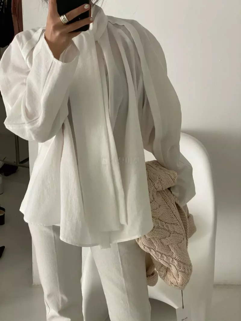 We Are - Korean Women Fashion - #vintagekidsstyle - Hepburn Blouse