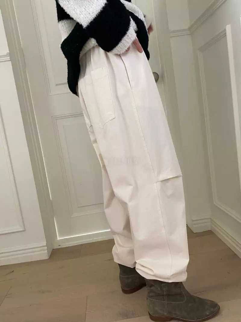 We Are - Korean Women Fashion - #womensfashion - Crown Pants - 3