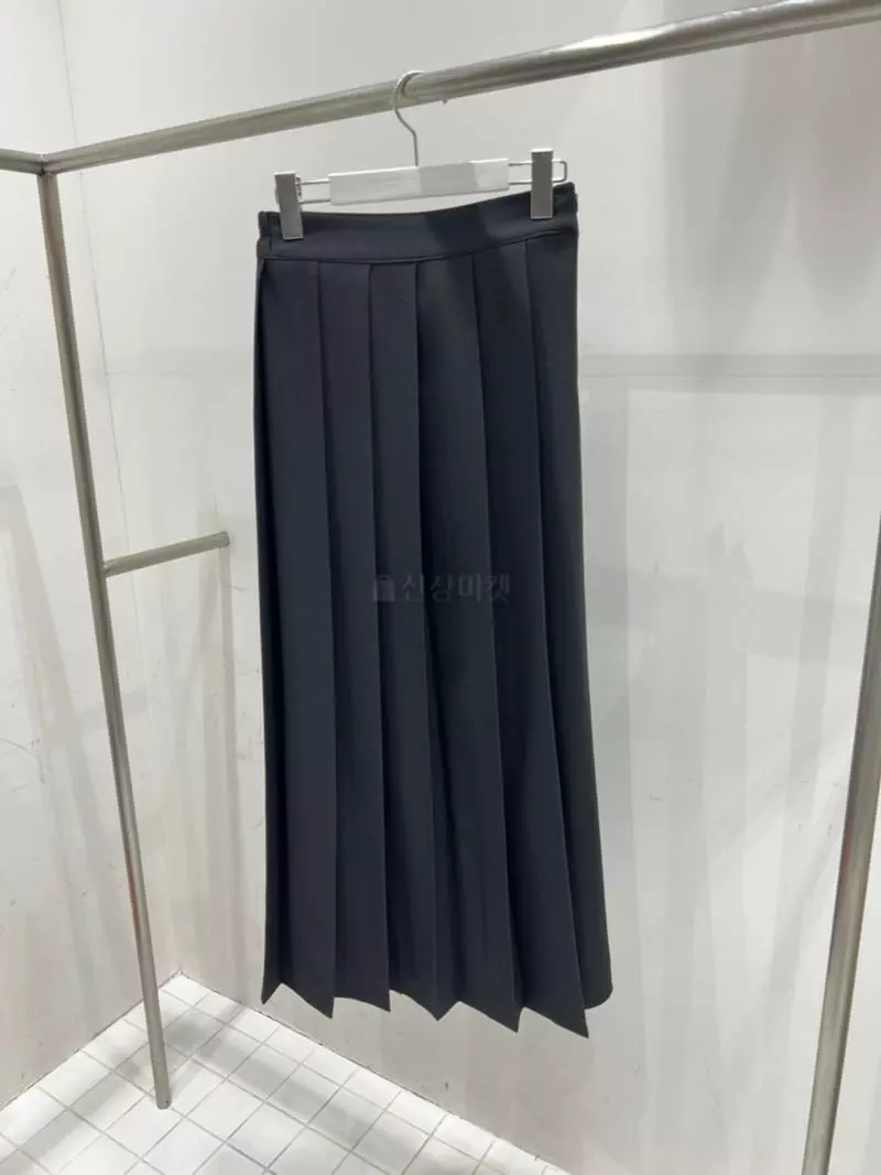 Zipper - Korean Women Fashion - #momslook - Banding Back Wrinkle Skirt