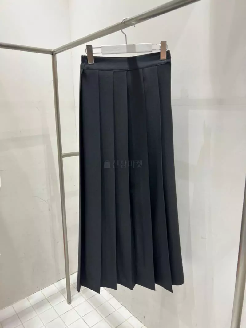 Zipper - Korean Women Fashion - #momslook - Banding Back Wrinkle Skirt - 2