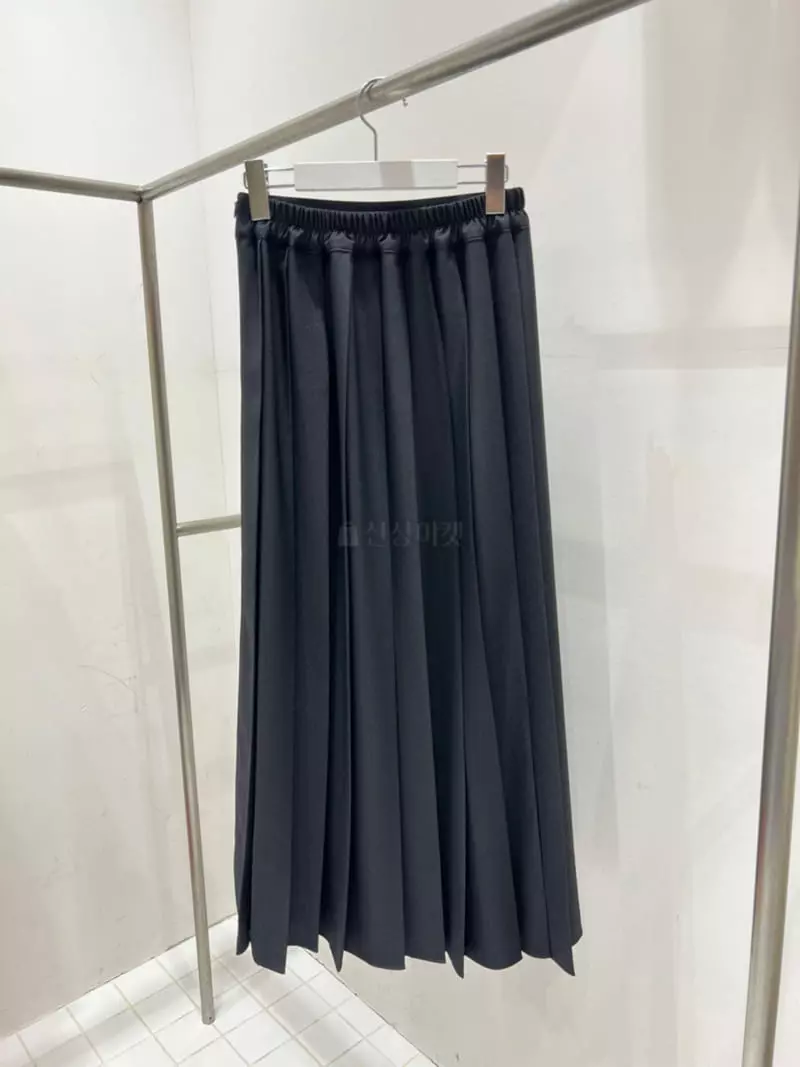 Zipper - Korean Women Fashion - #momslook - Banding Back Wrinkle Skirt - 3