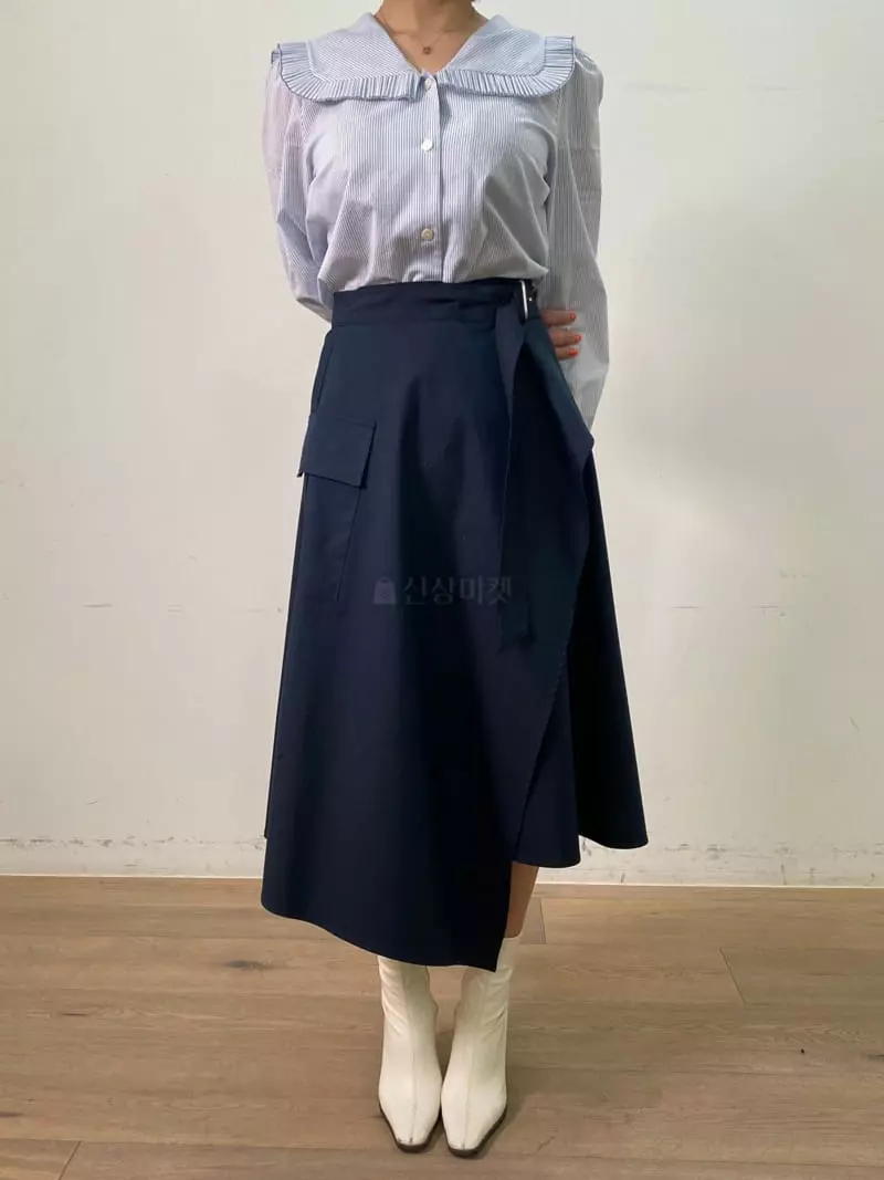 Ave29 - Korean Women Fashion - #womensfashion - Pleats Big Collar Blouse - 2