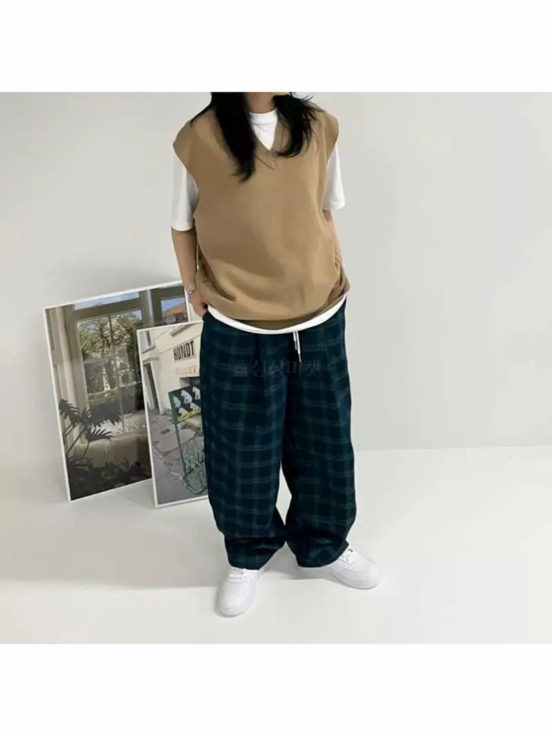 Dan - Korean Women Fashion - #momslook - Rose Pintuck Banding Jeans - 3