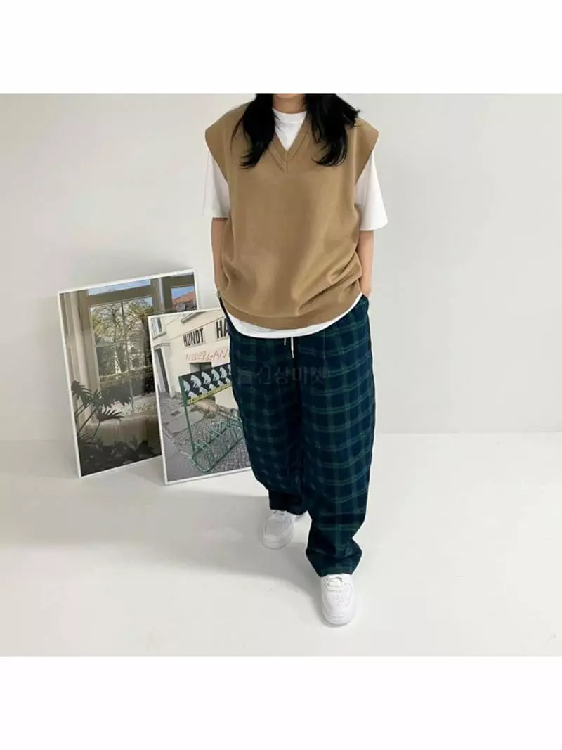 Dan - Korean Women Fashion - #momslook - Rose Pintuck Banding Jeans - 4