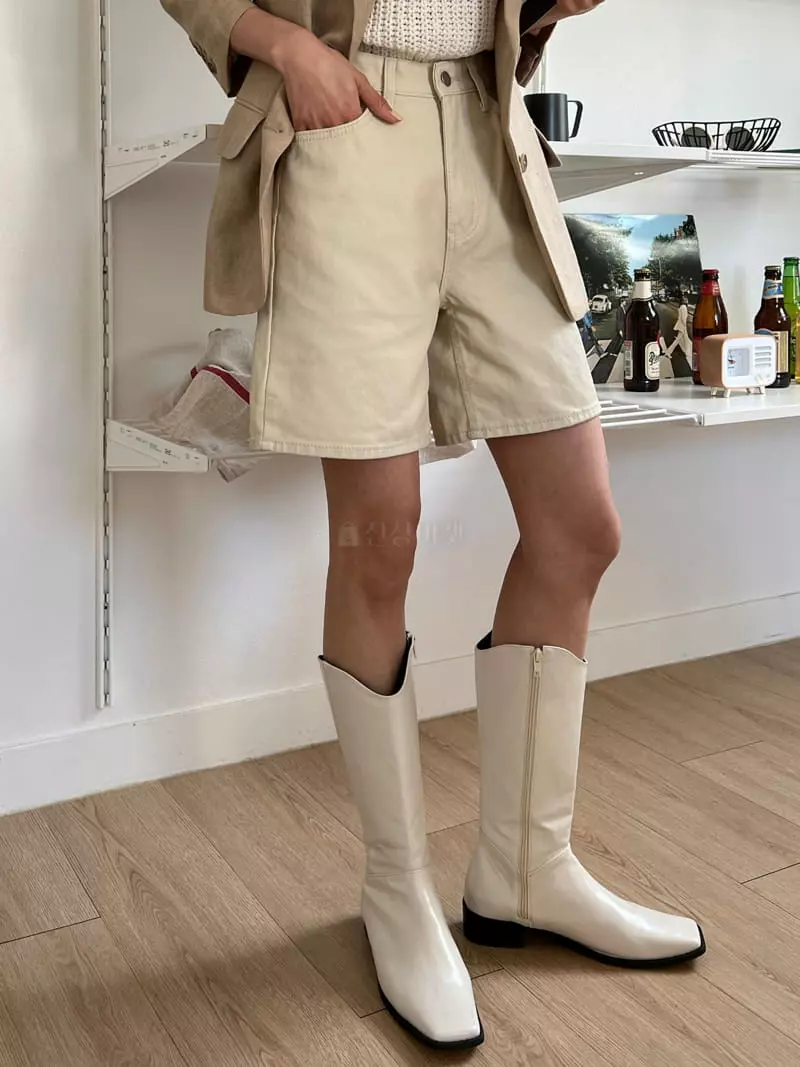 Indigo - Korean Women Fashion - #womensfashion - 550 Cream Coating Shorts - 3
