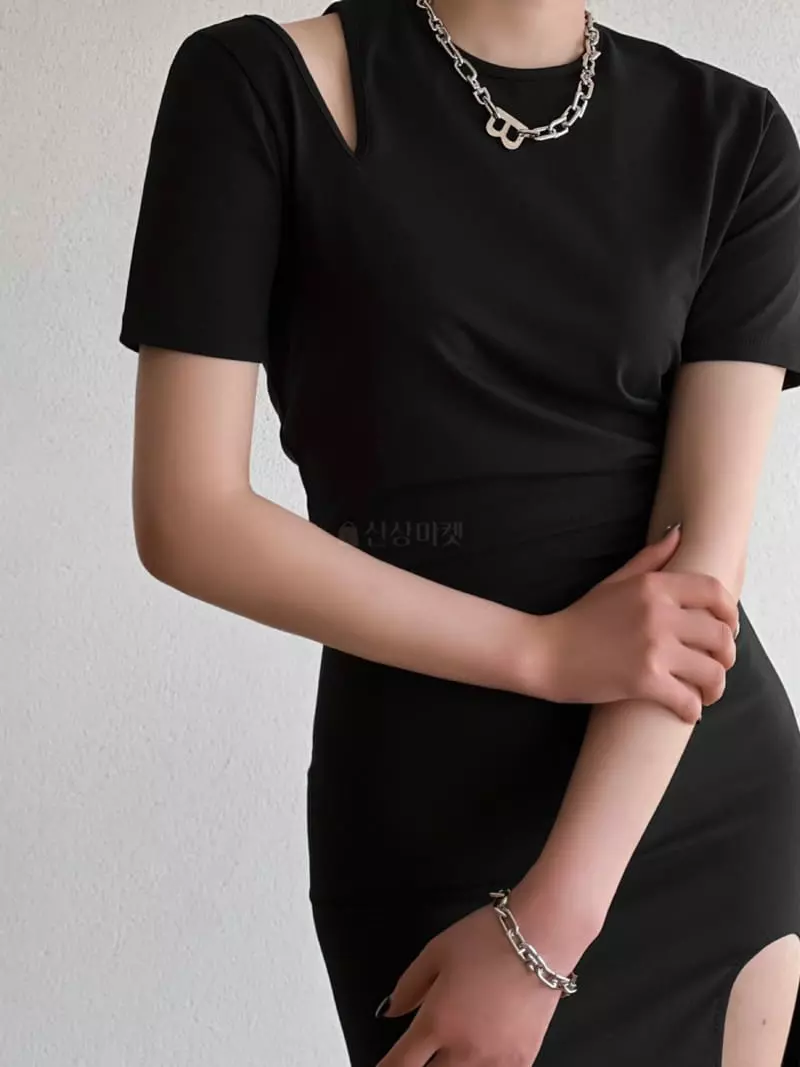 Paper Moon - Korean Women Fashion - #womensfashion - One Shoulder Crop Tee