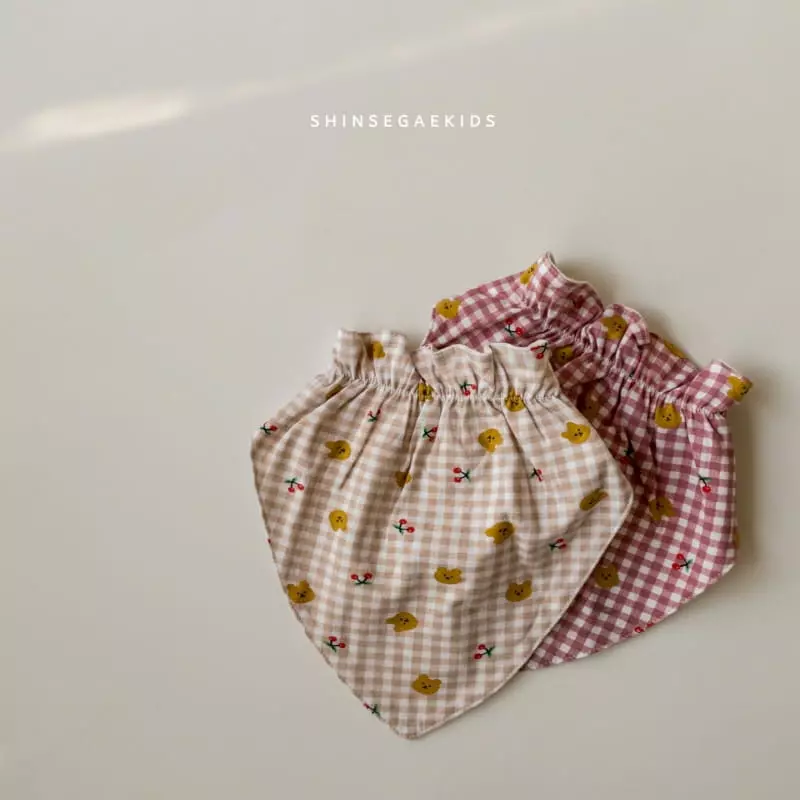 Shinseage Kids - Korean Baby Fashion - #babyootd - Check Bear Scarf bib