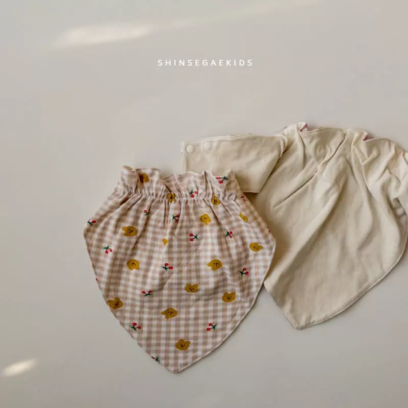 Shinseage Kids - Korean Baby Fashion - #babyoutfit - Check Bear Scarf bib - 2