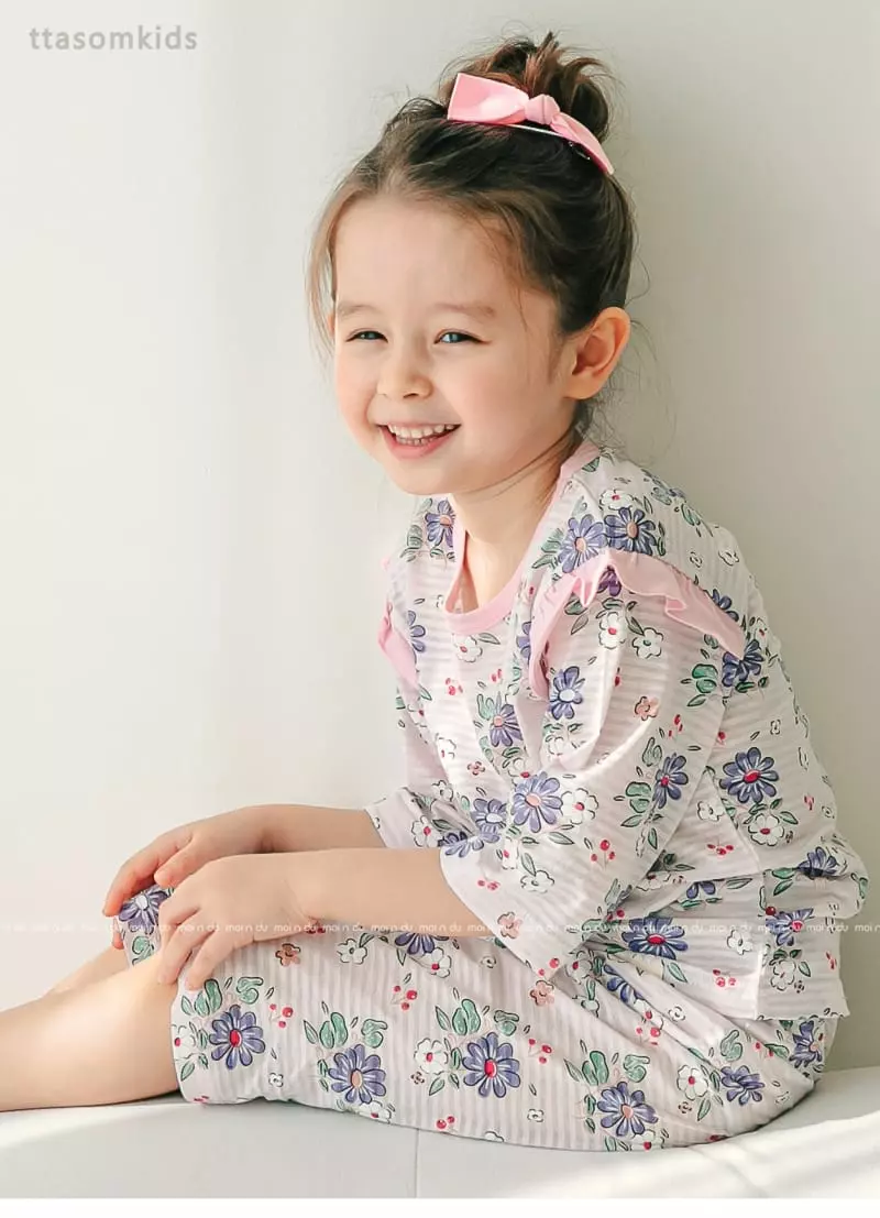 Ttasom - Korean Children Fashion - #childofig - Lover Flower Jacquard Capri Easywear - 2