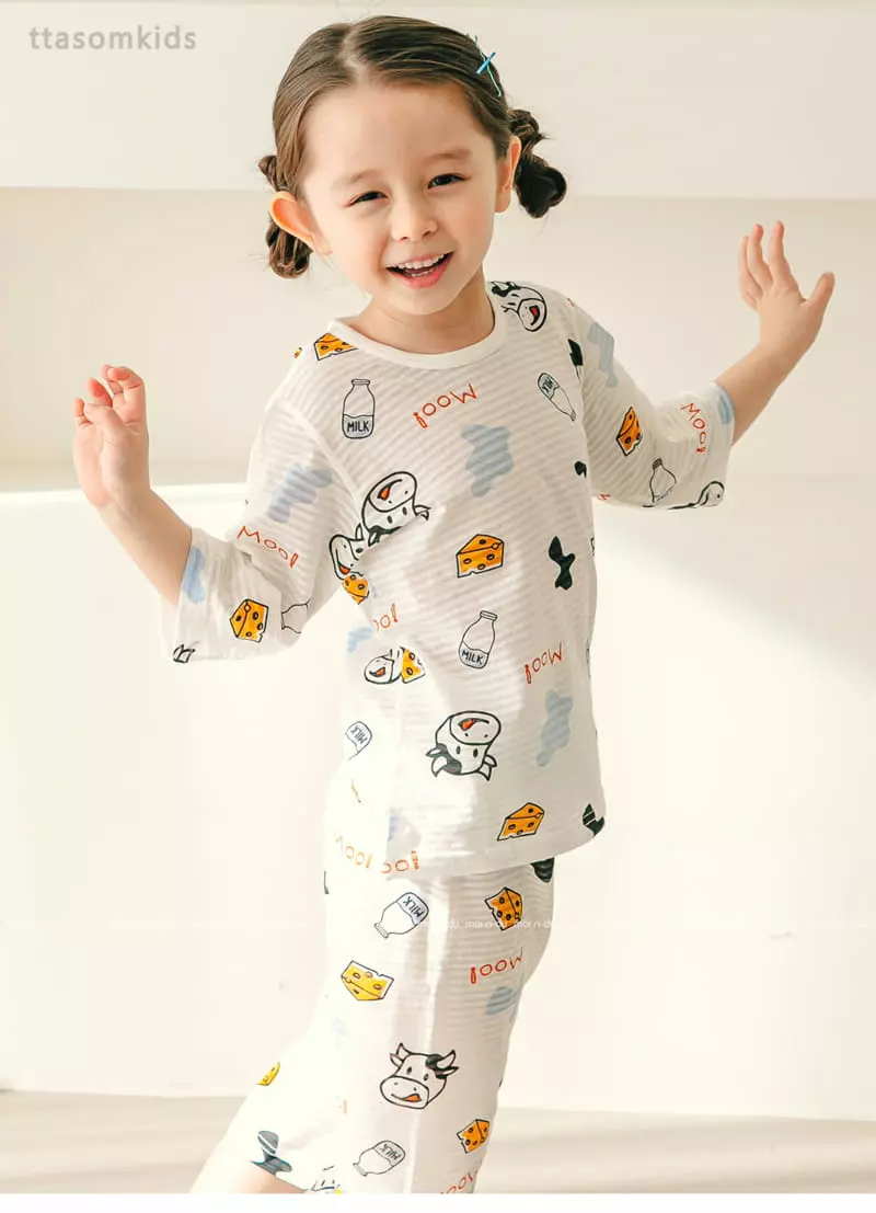 Ttasom - Korean Children Fashion - #childofig - Cheese Cow Jacquard Capri Easywear - 2