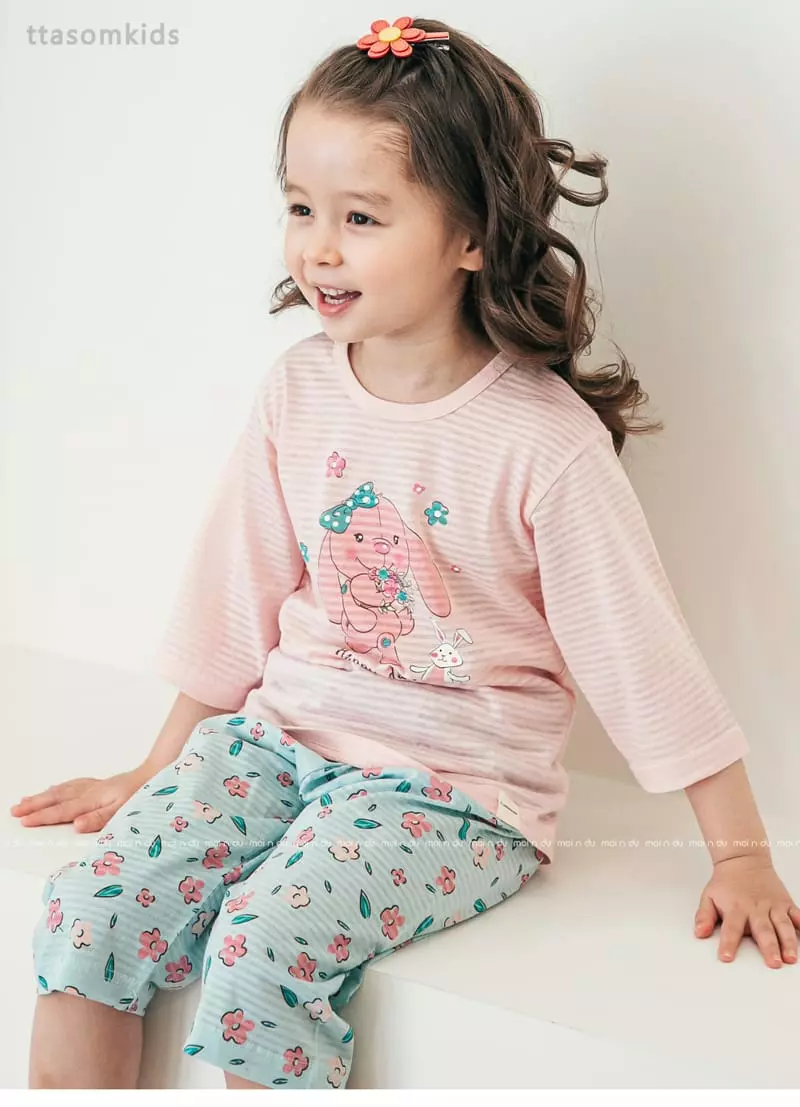 Ttasom - Korean Children Fashion - #designkidswear - Flower Rabbit Jacquard Capri Easywear - 2